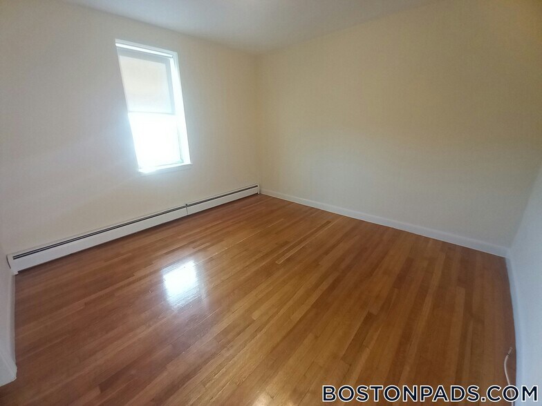 Building Photo - 125 Capen St