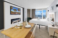 Building Photo - 647 N Creekside Dr