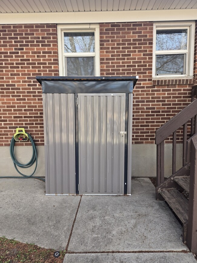 Building Photo - 3820 Meadow Ln