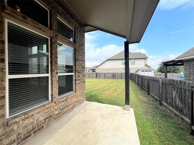 Building Photo - 613 Palmilla St