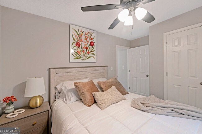 Building Photo - 6839 Sandy Creek Dr