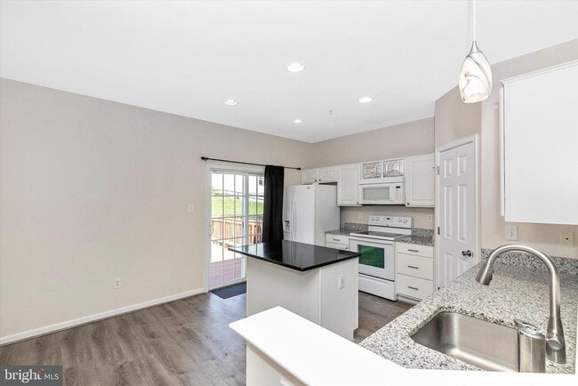 Building Photo - 1742 Trestle St