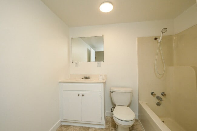 Building Photo - 449 W Main St