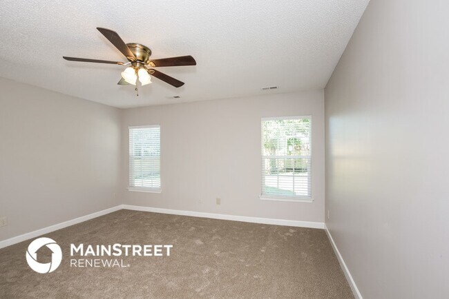 Building Photo - 2167 Mallard Pointe Dr