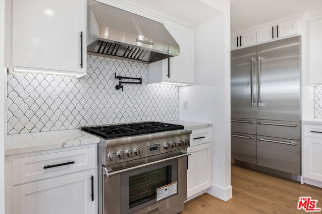 Building Photo - 926 17th St