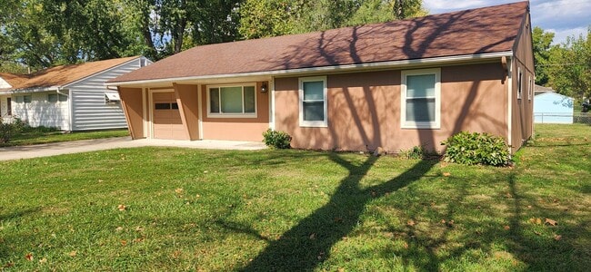 Primary Photo - Great 3 bedroom 2 bath rancher at an amazi...