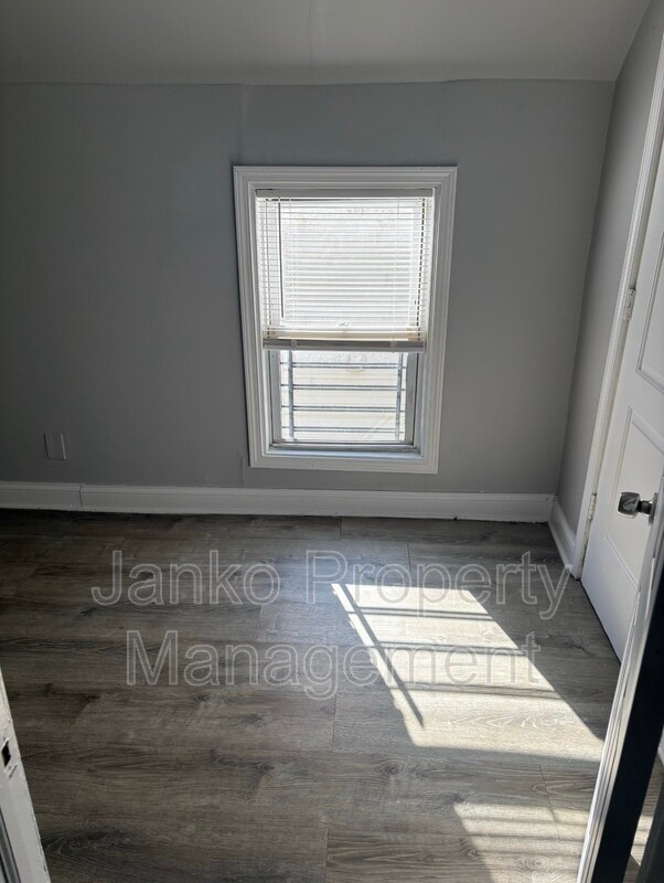 Building Photo - 7111 S Greenwood Ave