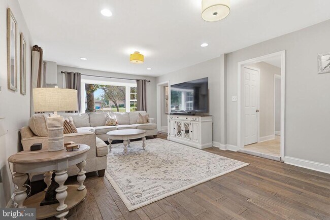 Building Photo - 5642 Jefferson Blvd