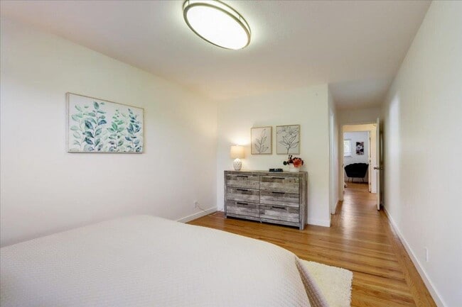 Building Photo - 4 Bedroom Home in Strawberry Park Stunner