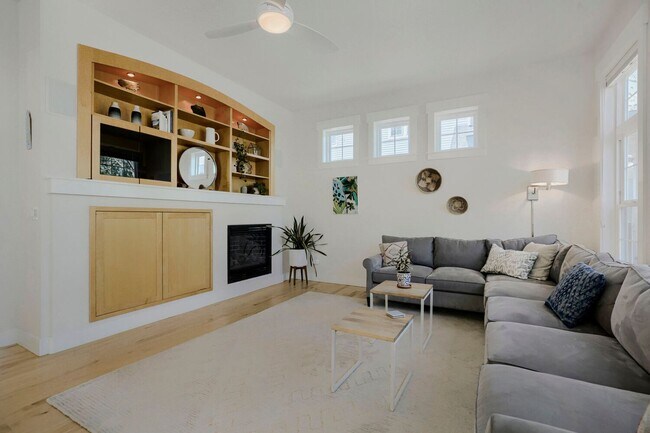 Building Photo - Gorgeous 4 Bedroom Home in NW Indian Peaks Neighborhood. Hardwood floors, Wine Closet and More