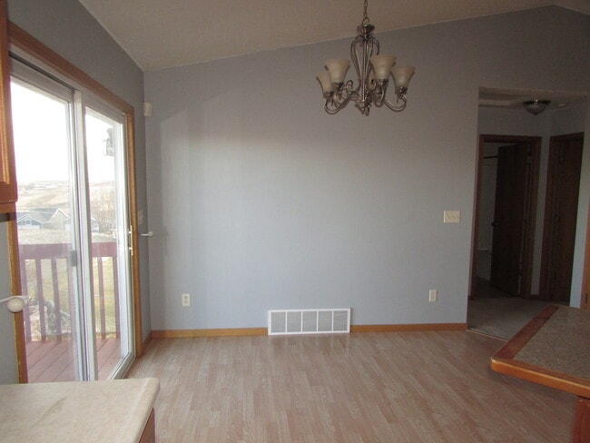Building Photo - 3 BED | 3 BATH | DOUBLE GARAGE | SOUTH