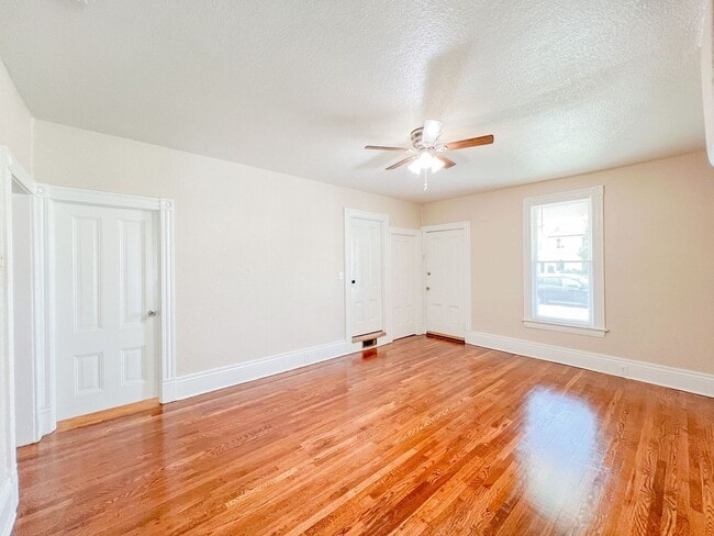 Building Photo - Los Alamitos 4 Bed 2 Bath House - 2 Car Gar - Wood Flooring - Huge Yard - Cute!!!