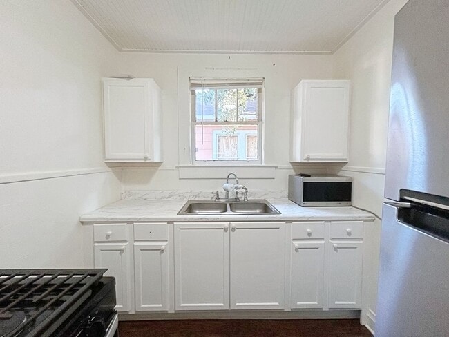 Building Photo - 1 Bedroom Duplex In Capital Heights