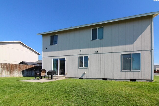 Building Photo - 4 Bed/2.5 Bath House in West Pasco