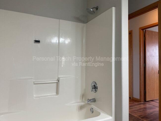 Building Photo - 1143 39th Ave S