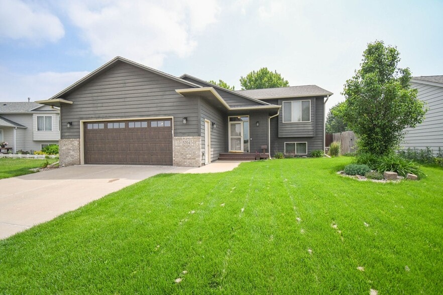 Building Photo - 5704 S San Diego Ave