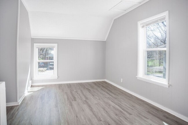 Building Photo - Freshly Updated 2-Bed Home in Independence!