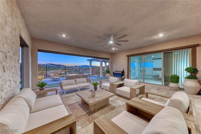 Building Photo - 375 Portus Delphini Ct