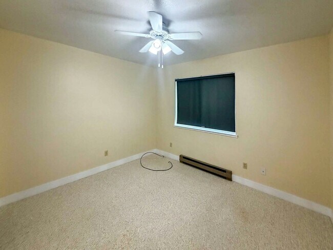 Building Photo - 400 Burgess St