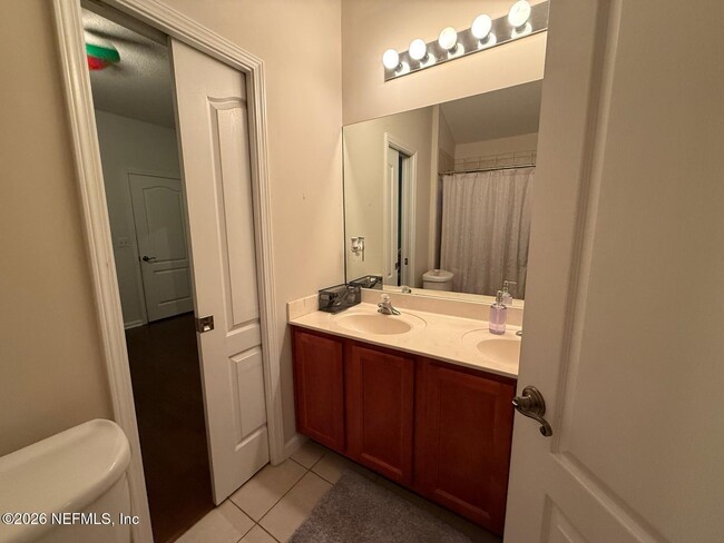 Building Photo - 2123 Thorn Hollow Ct