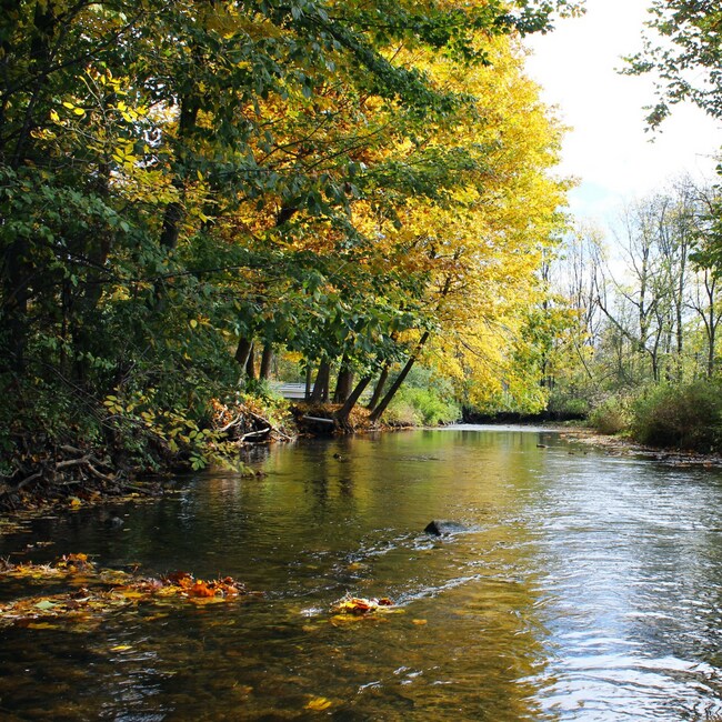 Borders the beautiful Clinton River - 1873 Meadow Dale Ct