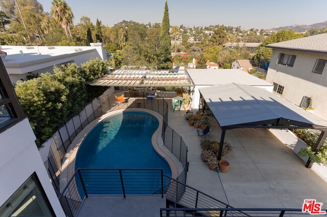 Building Photo - 2287 Glendale Blvd