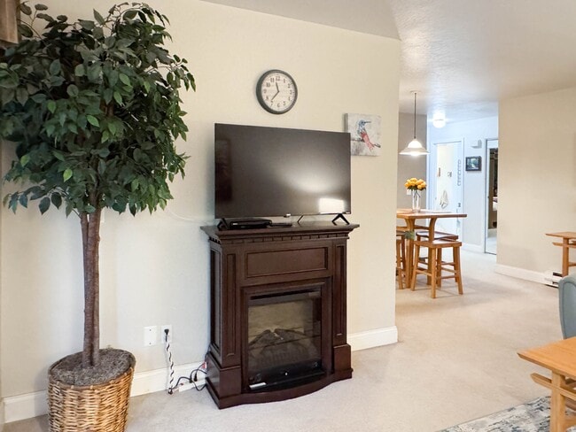 Building Photo - 2245 Minerva Way
