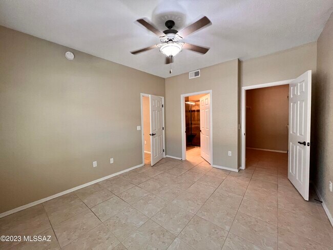 Building Photo - 1500 E Pusch Wilderness Dr