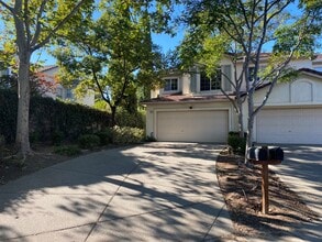 Building Photo - Spacious Antioch 3 bedroom, 2.5 bathroom end unit duet situated at the end of quiet cul de sac! W...