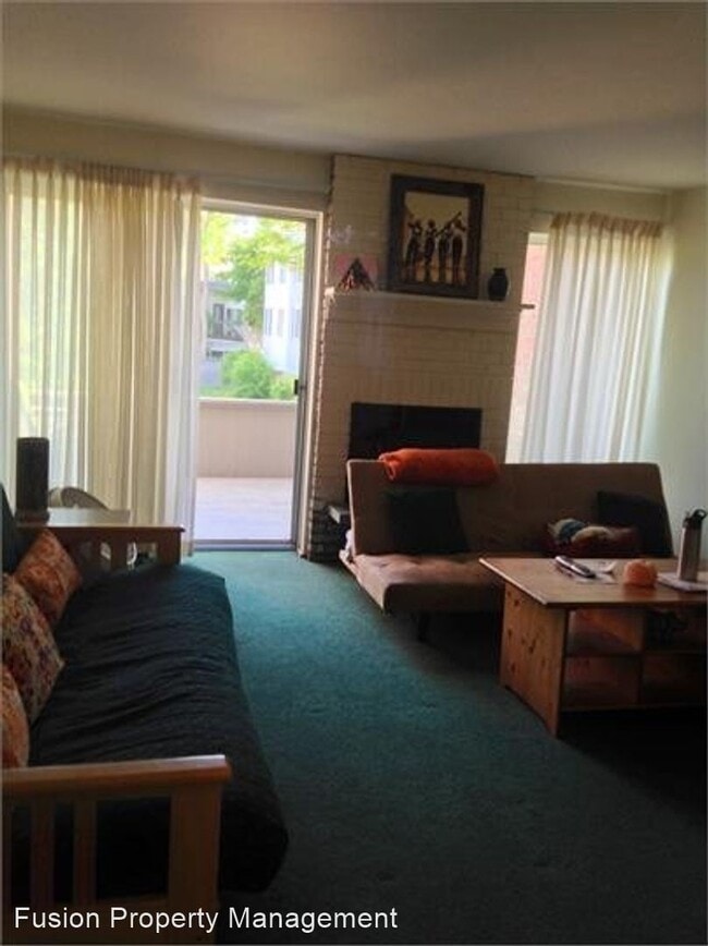 Building Photo - 4 br, 2.5 bath House - 388 College St, Unit 1