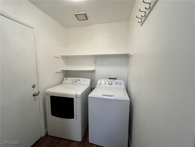 Building Photo - 2908 Gentilly Ln