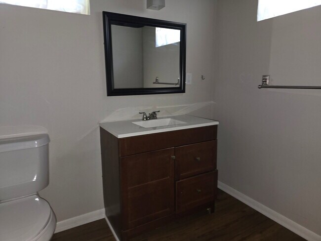 Building Photo - 534 Ardmore Dr