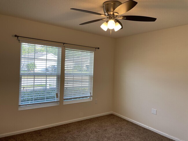 Building Photo - 131 Fairway Ct
