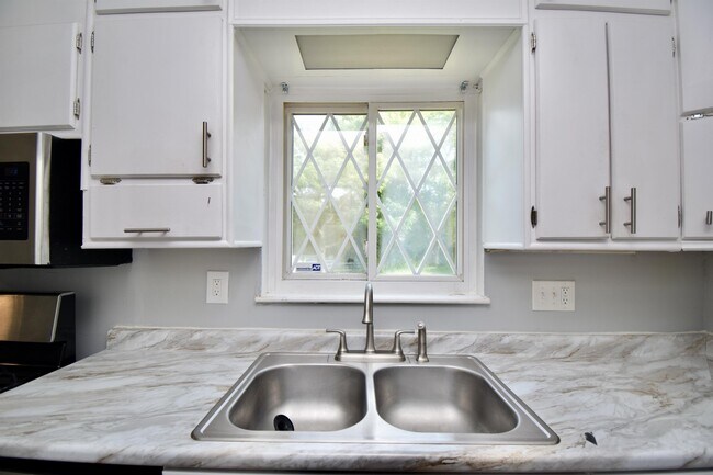 Building Photo - 3918 Eddystone Dr