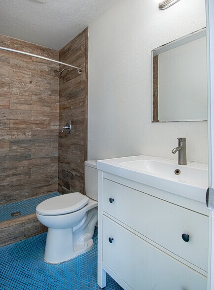 Building Photo - 2064 S June Pl