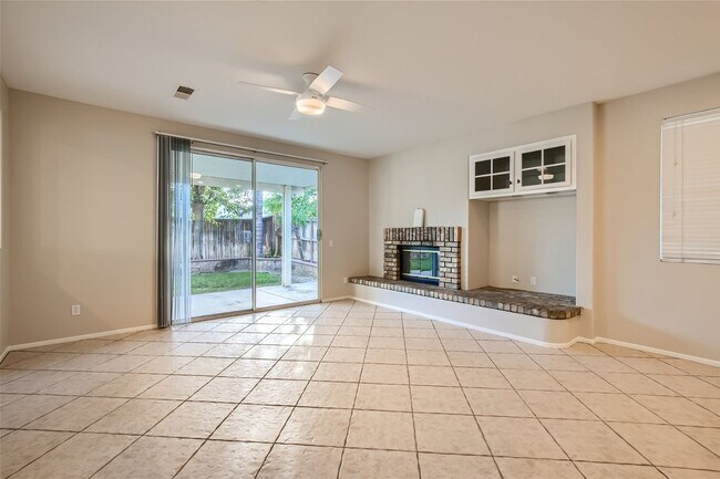 Building Photo - 4 BD/3 Ba Home with Three car attached gar...