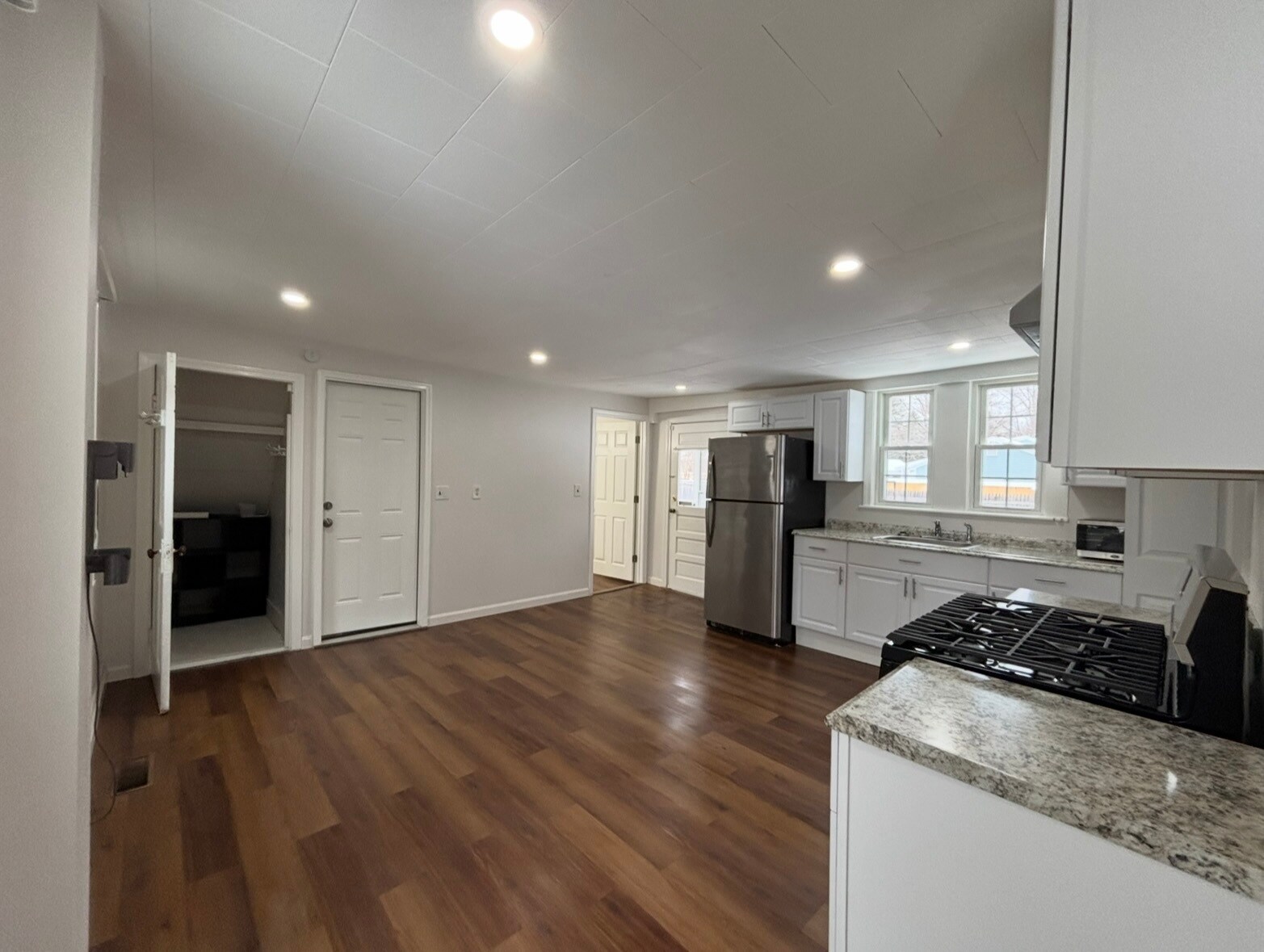 Building Photo - 169 Sewalls Falls Rd