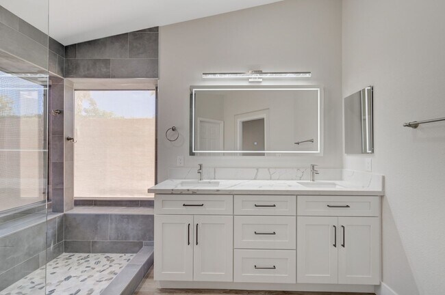 Building Photo - Remodeled Single Story, 4 Bedroom Home in Desert Shores