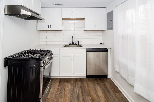 Building Photo - 17645 Lakeport Ave