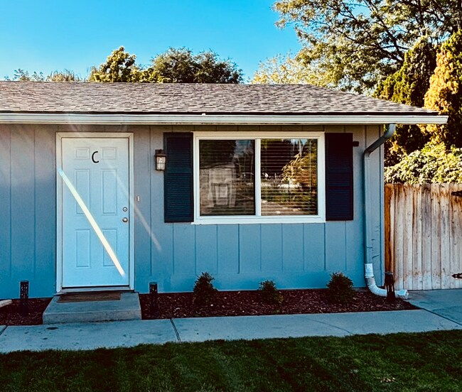 Building Photo - 722 S Kcid Rd