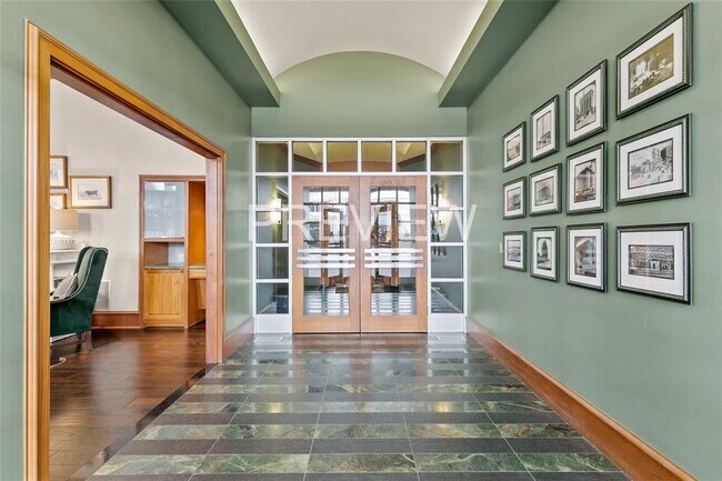 Building Photo - 411 W 7th St