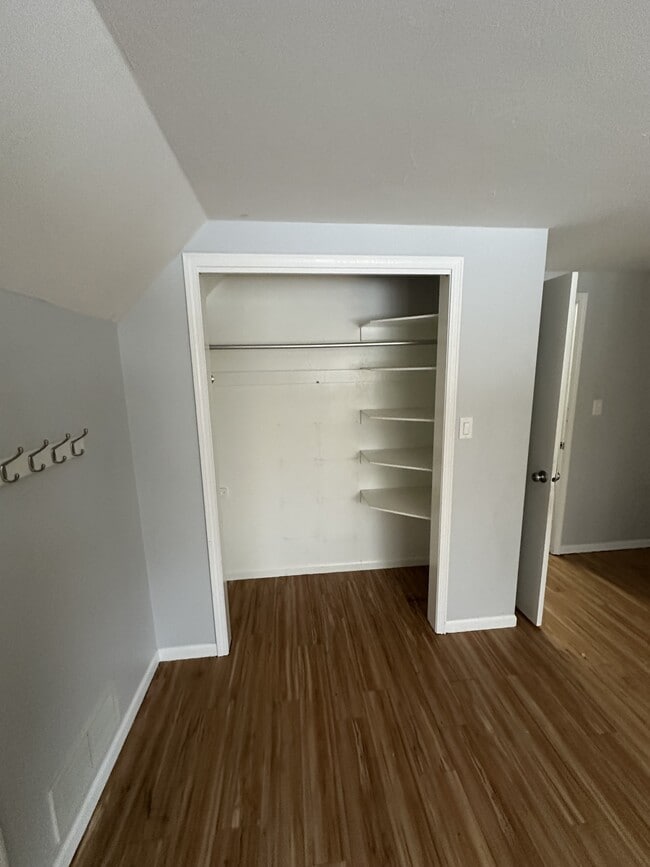 Building Photo - 9 S 160th Ave