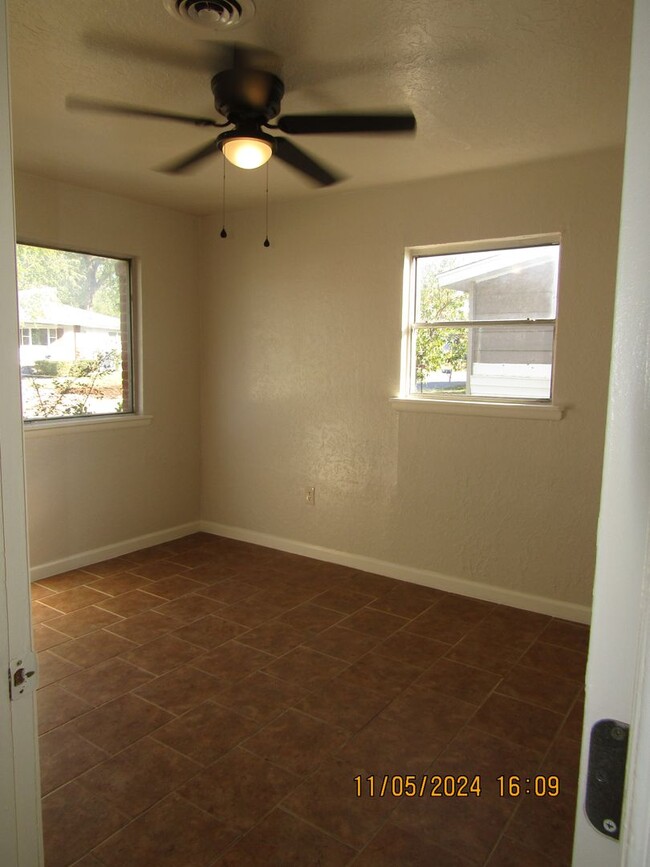 Building Photo - Newly renovated! $200 off First Full month...