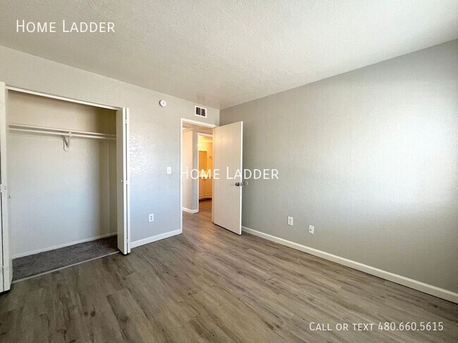 Building Photo - 4959 S Park Ave