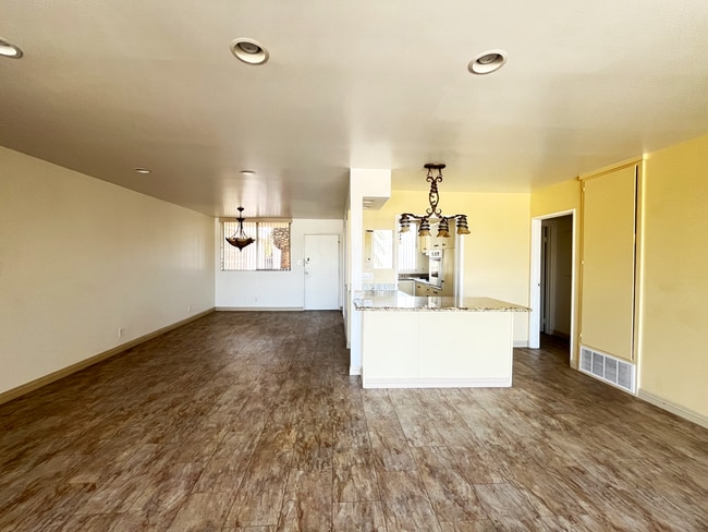 Building Photo - Available Now! 2 Bedroom, 2 Bathroom Riverside Penthouse with Views!