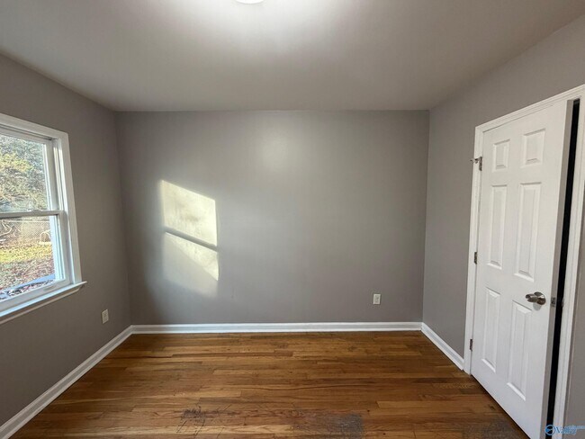 Building Photo - 1903 Enolam Blvd SE