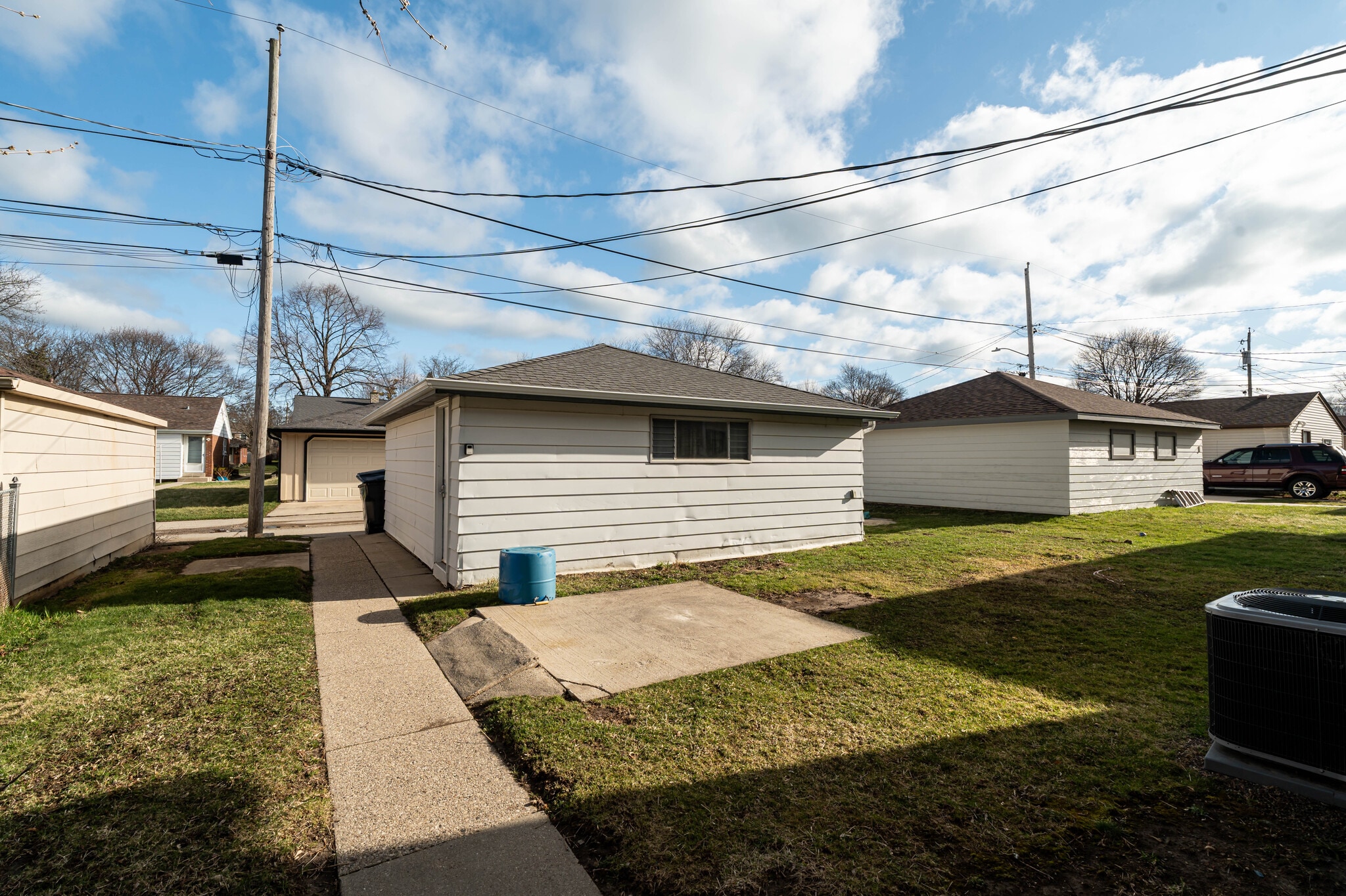 Building Photo - 3316 E Bottsford Ave