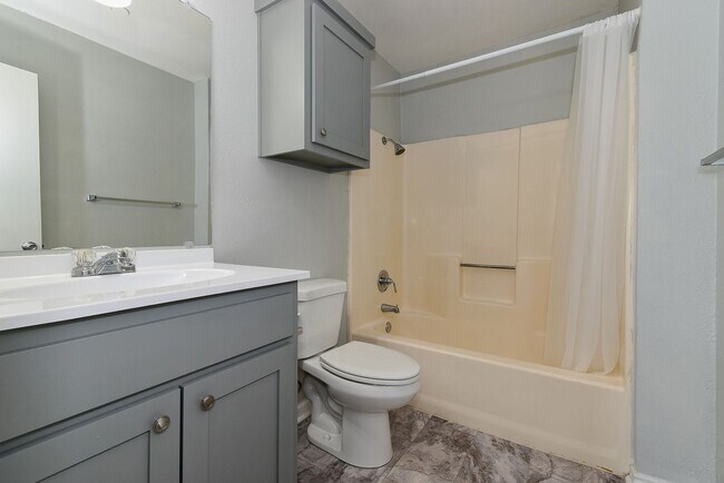 Building Photo - PEPERPORT.3913-3915