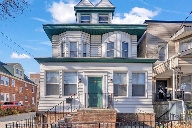 Building Photo - 25 Reservoir Ave