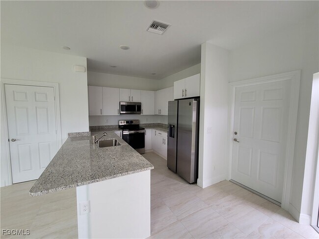 Building Photo - 3517 SW Santa Barbara Pl